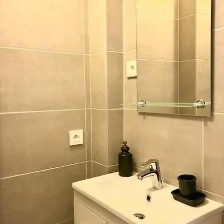 Rm-2 - Joli 2 Pieces Equipe Au 2eme Etage Pour 1-3 Pers