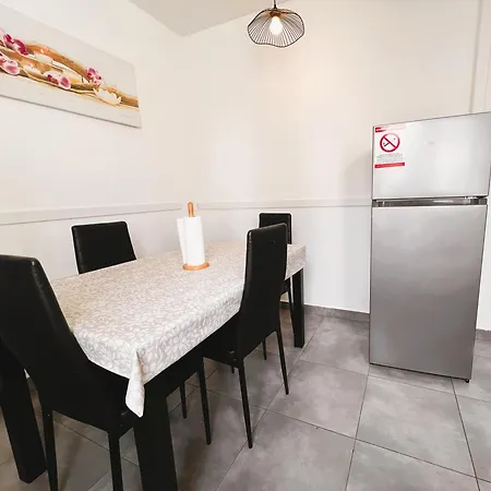 Rm-2 - Joli 2 Pieces Equipe Au 2eme Etage Pour 1-3 Pers *