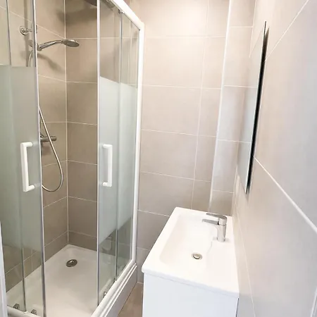 Rm-2 - Joli 2 Pieces Equipe Au 2eme Etage Pour 1-4 Pers Apartment