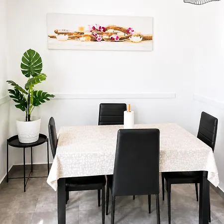 Rm-2 - Joli 2 Pieces Equipe Au 2eme Etage Pour 1-4 Pers *