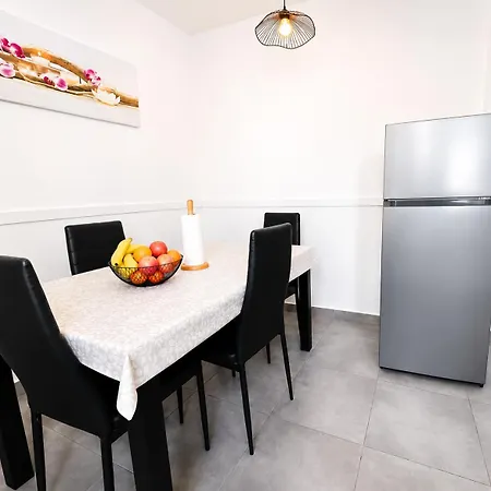 Rm-2 - Joli 2 Pieces Equipe Au 2eme Etage Pour 1-4 Pers Apartment