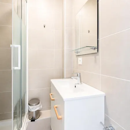Rm-2 - Joli 2 Pieces Equipe Au 2eme Etage Pour 1-4 Pers *
