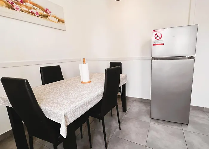 Rm-2 - Joli 2 Pieces Equipe Au 2eme Etage Pour 1-3 Pers *