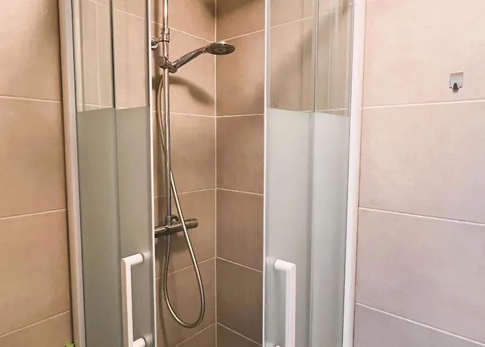 Rm-2 - Joli 2 Pieces Equipe Au 2eme Etage Pour 1-3 Pers *